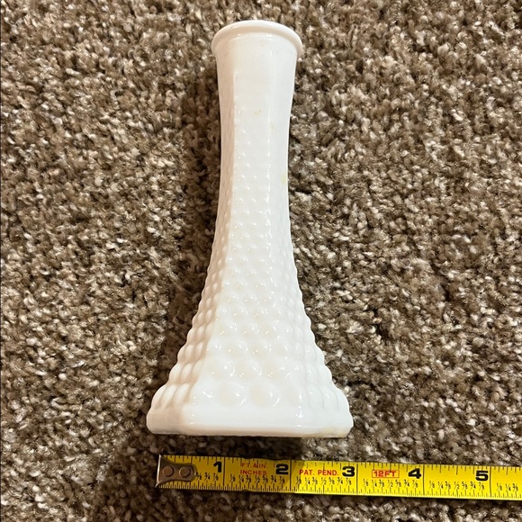 Elegant Brody White milk glass Hobnail Vase - Picture 5 of 5